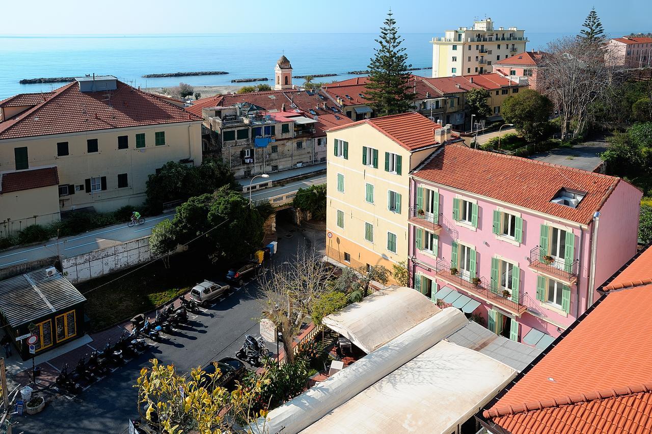 Albergo Giuan Arma Di Taggia Exterior foto