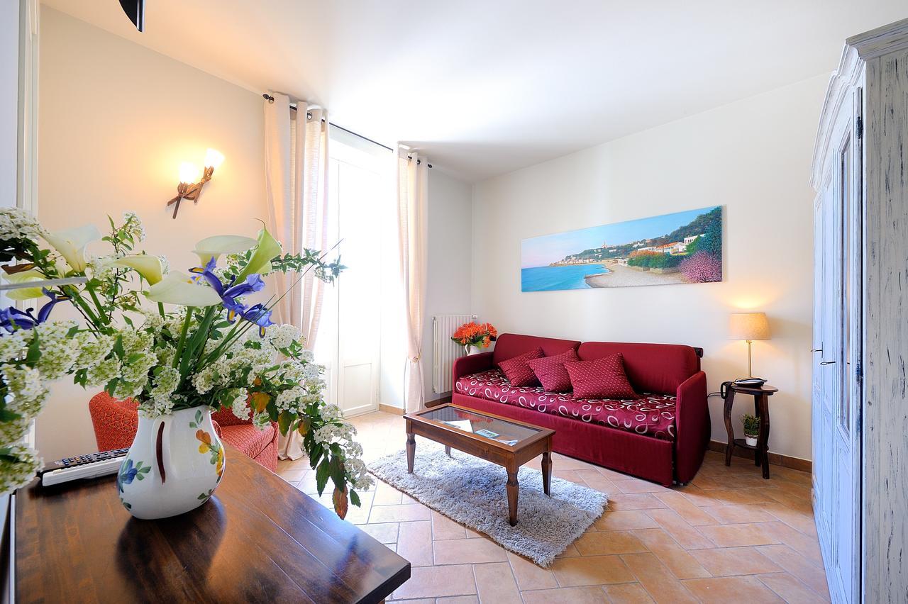 Albergo Giuan Arma Di Taggia Exterior foto