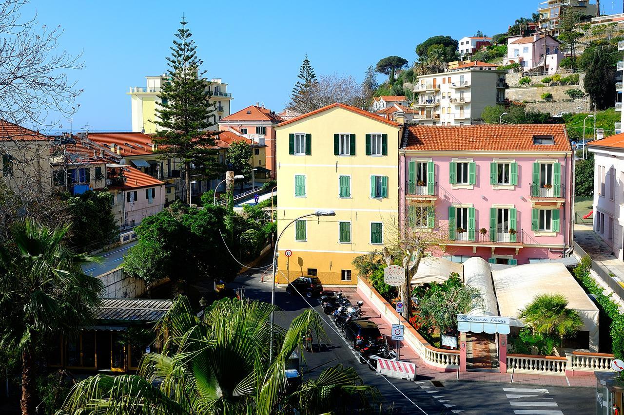 Albergo Giuan Arma Di Taggia Exterior foto