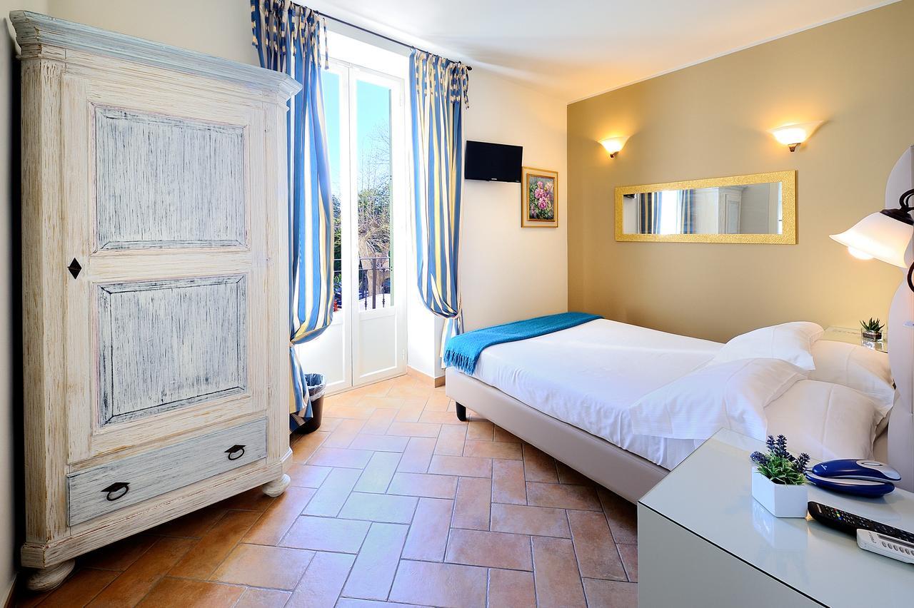 Albergo Giuan Arma Di Taggia Exterior foto